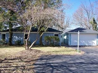 2011 S Holland Ave, Springfield, MO 65807