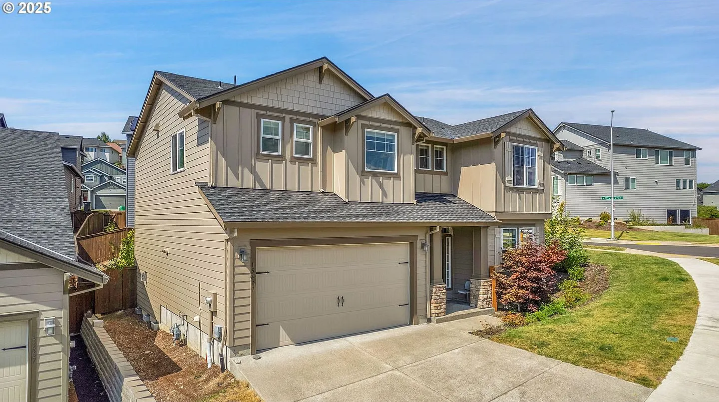 Stunning 5-Bedroom Portland Home with Mt. Hood Views, Main-Level Bedroom, Gourmet Kitchen, 2-Car ... — Photo 2