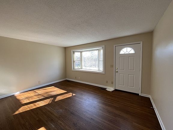 5th image of 111 Joy Dr
