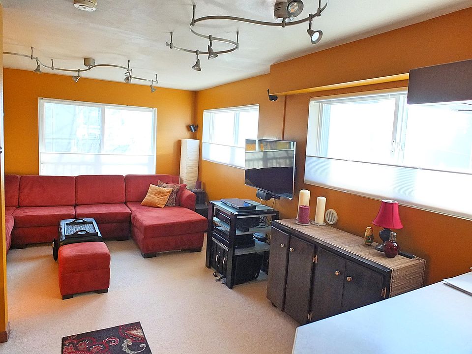 Bright spacious living 