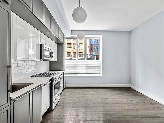 5th image of 416 W 52nd St #202