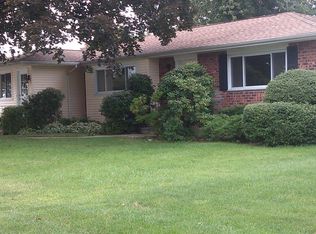 412 Plainview Rd, Hicksville, NY 11801