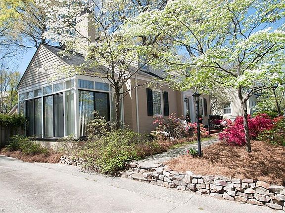 2nd image of 2227 W Friendly Ave