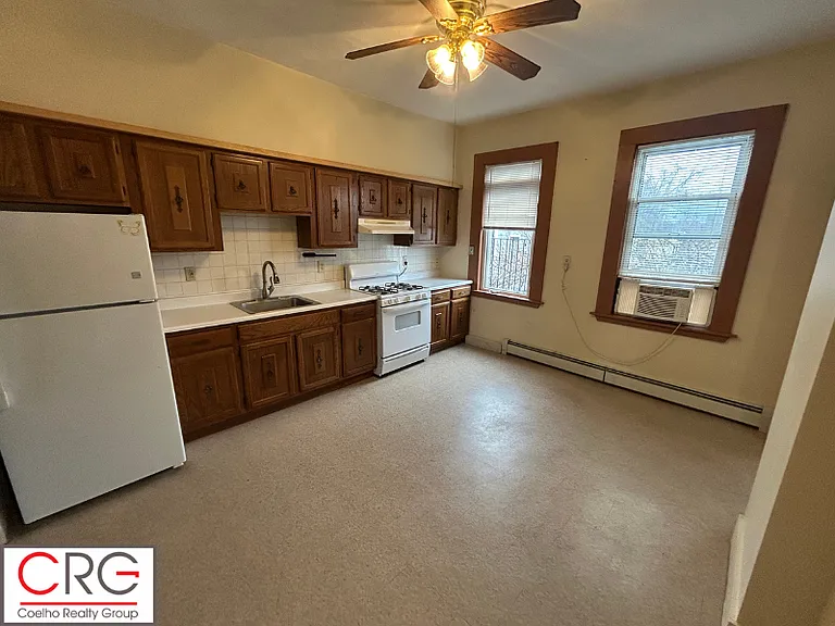 122-A Spring St #3 — Photo 1