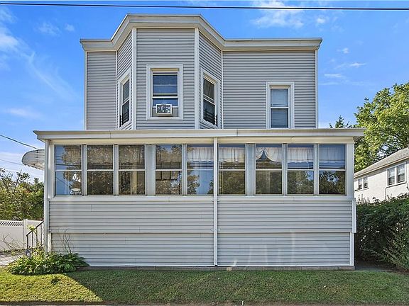2nd image of 137 Clunie Ave