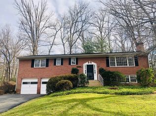 9305 Saint Marks Pl, Fairfax, VA 22031
