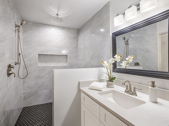 Mstr shower w/ dbl shower hd