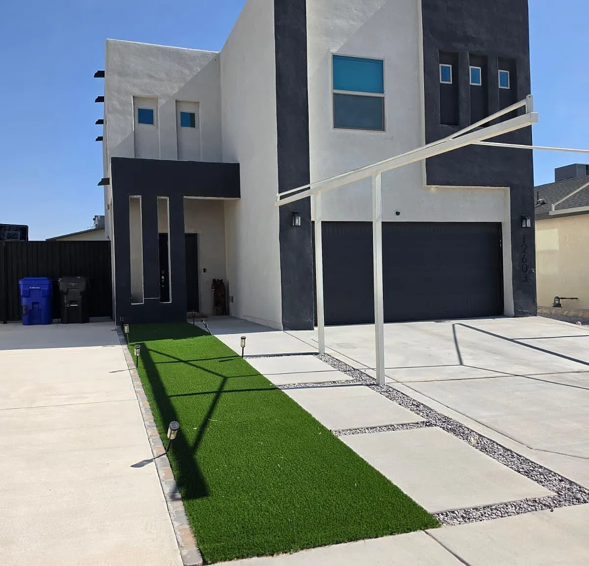 4 bed, 2.5 bath, 2152 sqft, $2,400 — Photo 2