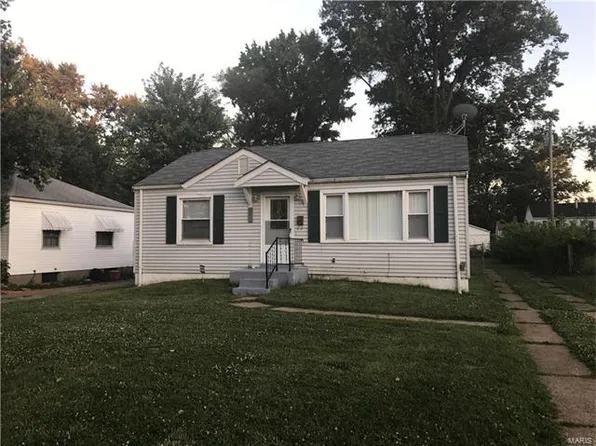 8326 Whitewater Dr, Saint Louis, MO 63134