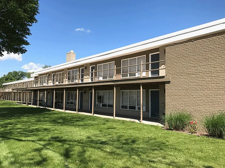 Silverstone Apartments — Photo 17