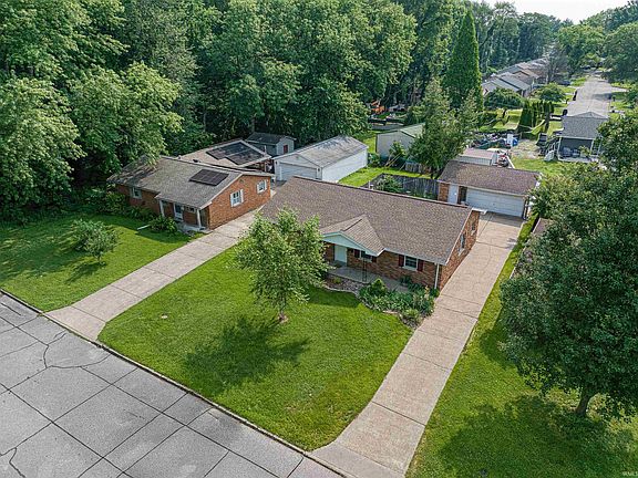 3rd image of 1714 S Kenmore Dr