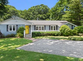 59 Oak St, Westhampton, NY 11978