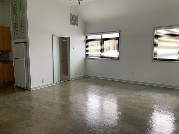 4th image of 1004 Truxillo St APT B