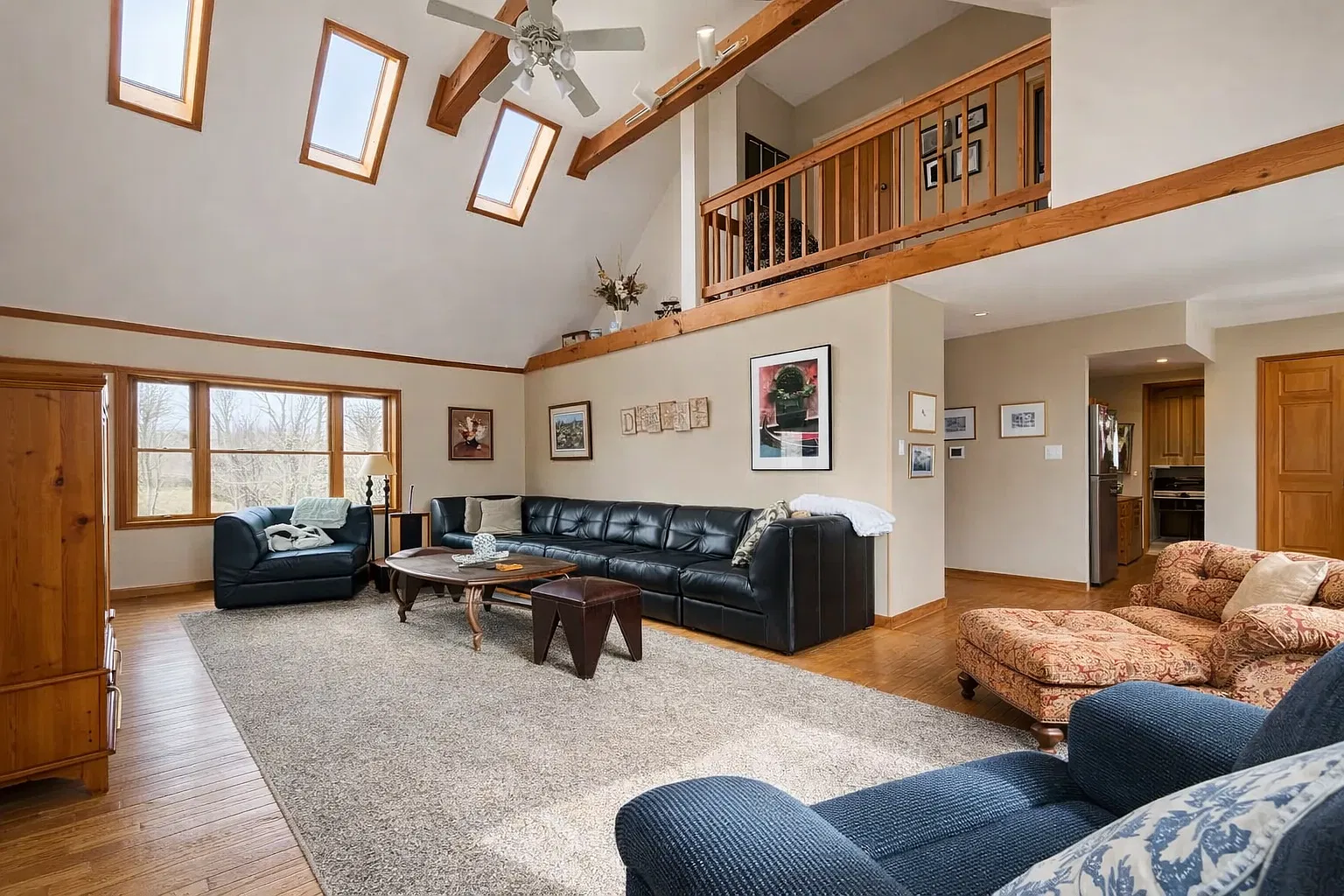 4 bed, 2599 sqft, $5,200 — Photo 3