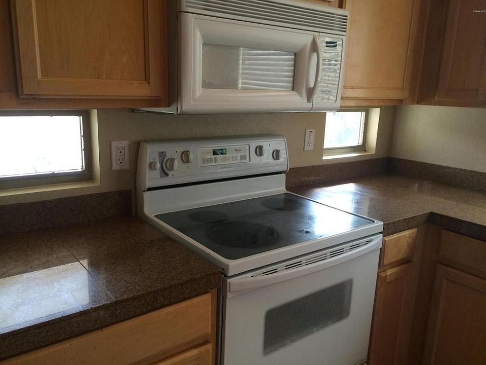 Gorgeous spacious kitchen with upgraded granite countertops.