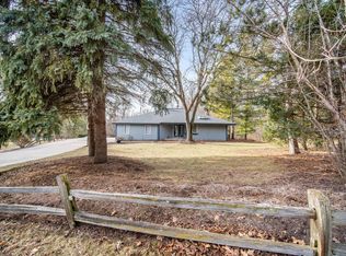 W238N4683 Woods Edge Dr, Pewaukee, WI 53072
