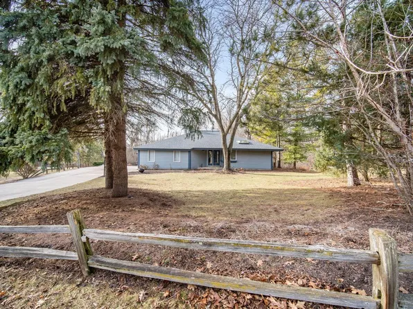 W238N4683 Woods Edge DRIVE, Pewaukee, WI 53072