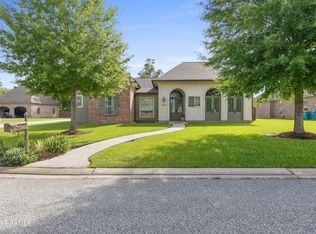 1044 Angelwood Cir, Breaux Bridge, LA 70517