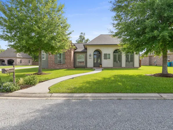 1044 Angelwood Cir, Breaux Bridge, LA 70517