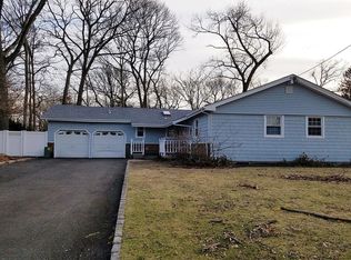6 Cinderella Ln, East Setauket, NY 11733