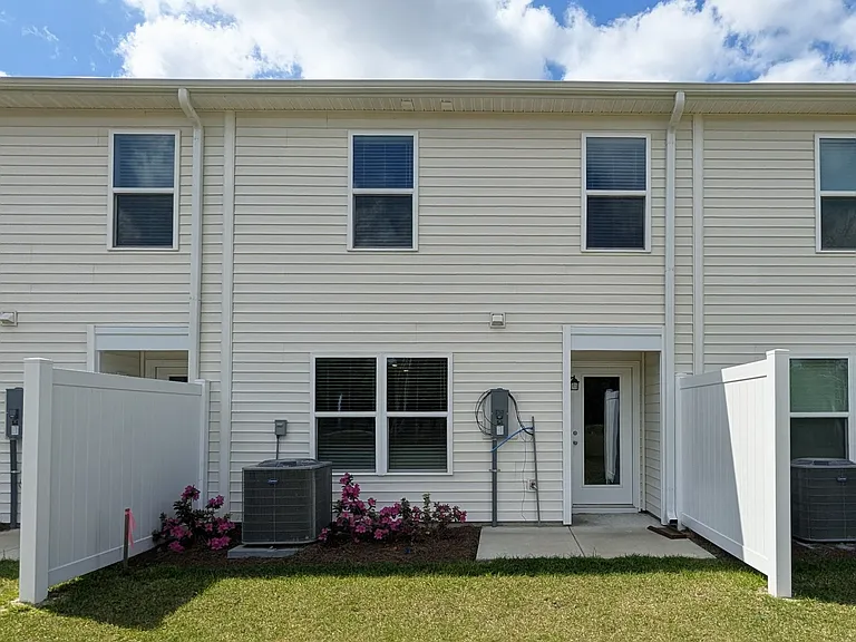 314 Honeystone St — Photo 16