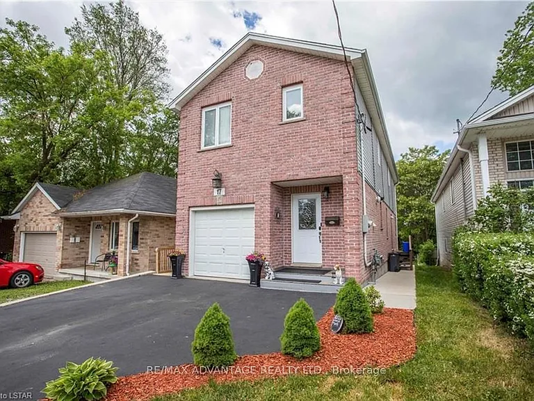 17 Sterling St #UPPER — Photo 2