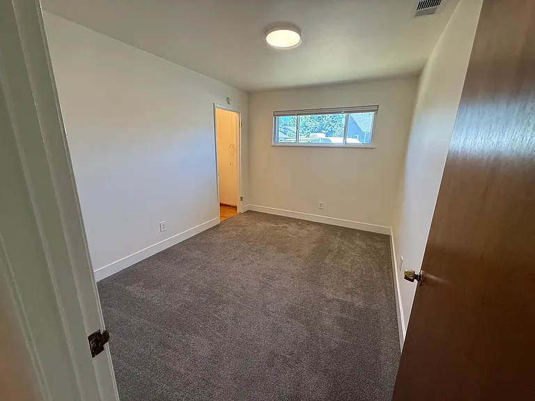 1636 Hughes Cir — Photo 20