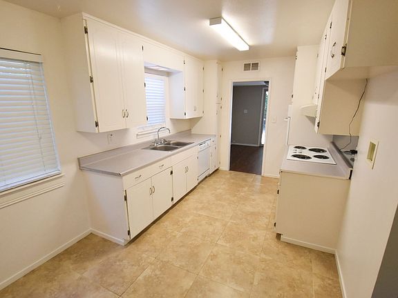 3rd image of 6104 Everest Way