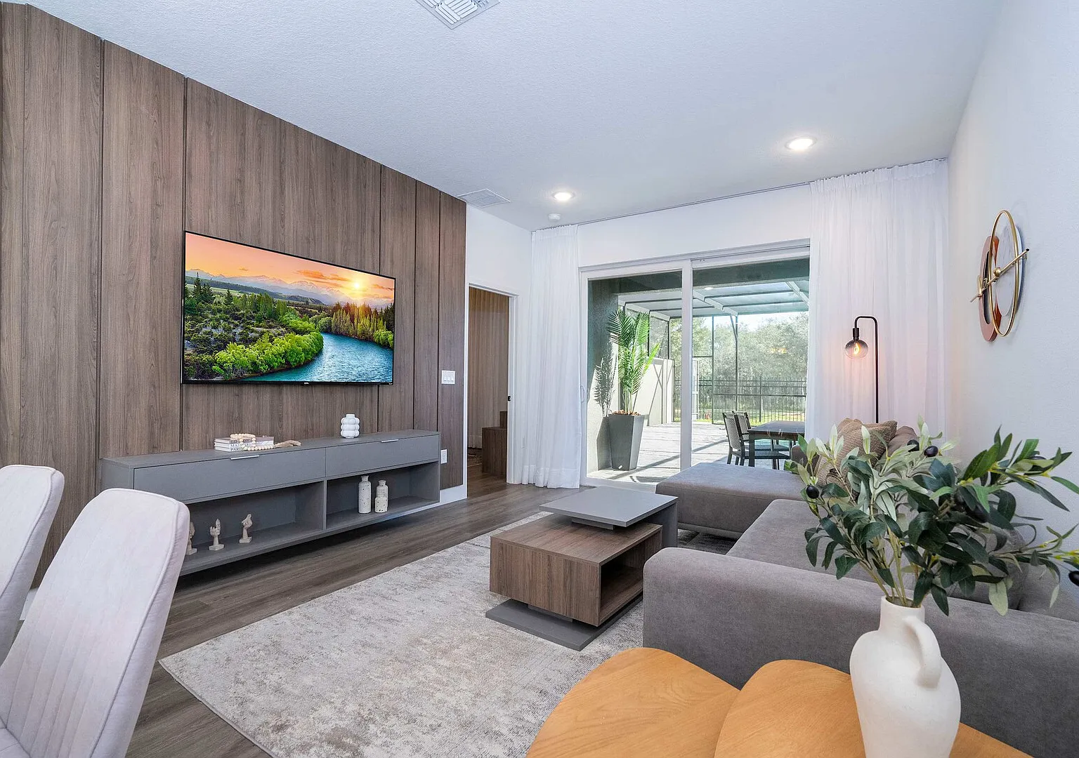 Contemporary 4BR Getaway, Minutes from Disney — Photo 2
