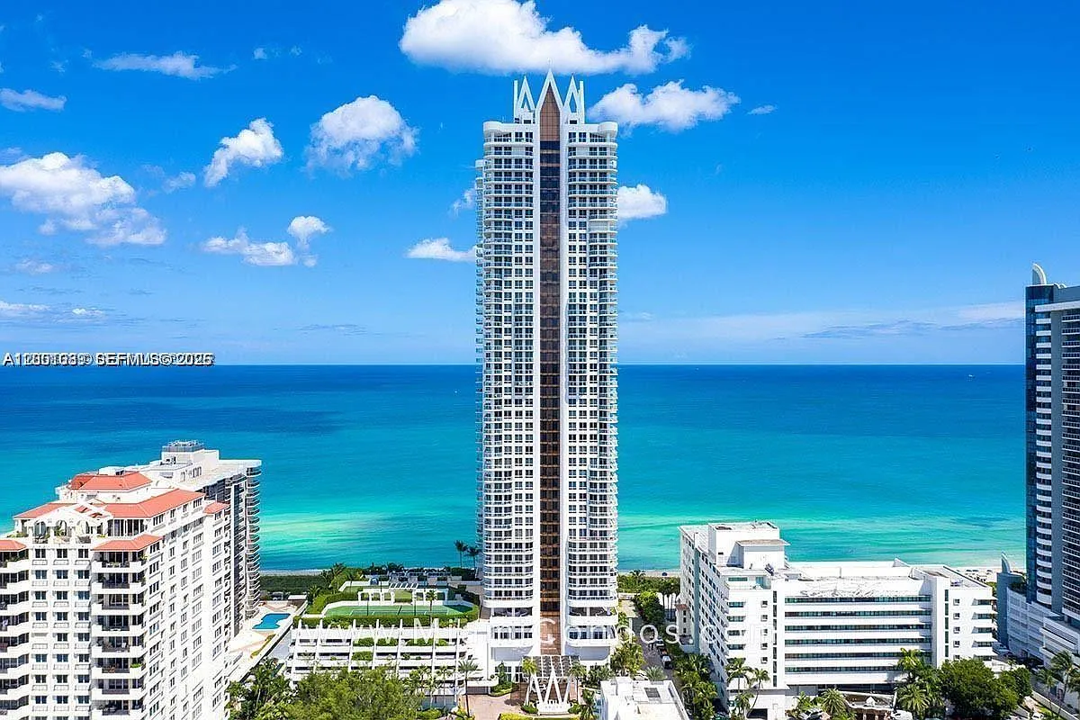 Akoya Condo — Photo 1
