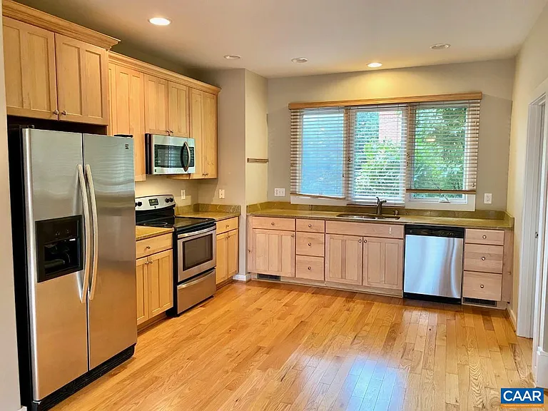 1013 Linden Ave #T — Photo 4