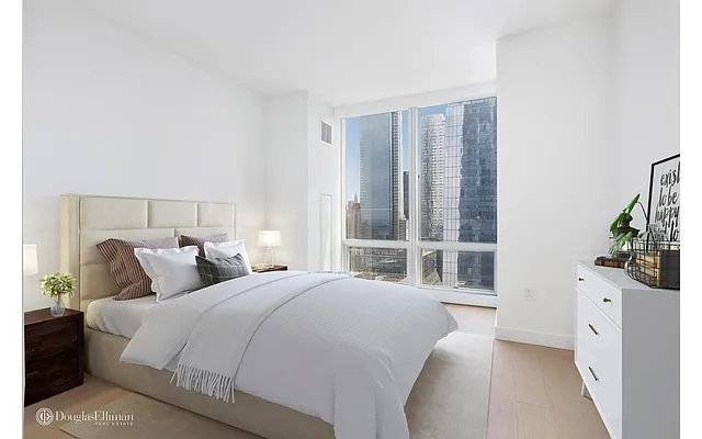 Rented by Douglas Elliman | media 36