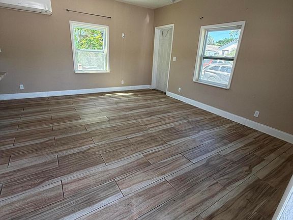 4th image of 1117 3rd Avenue N #1