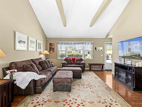 3rd image of 15 Atlantic Ave