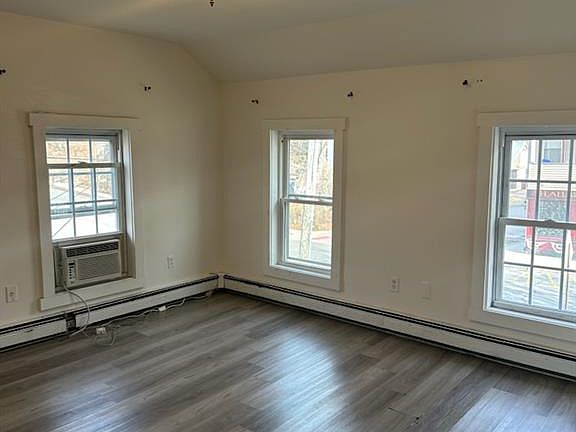 3rd image of 17 West St #2