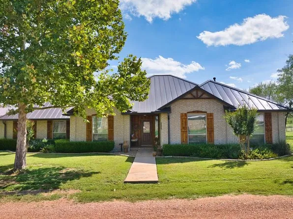 828 Lemburg St, Mason, TX 76856