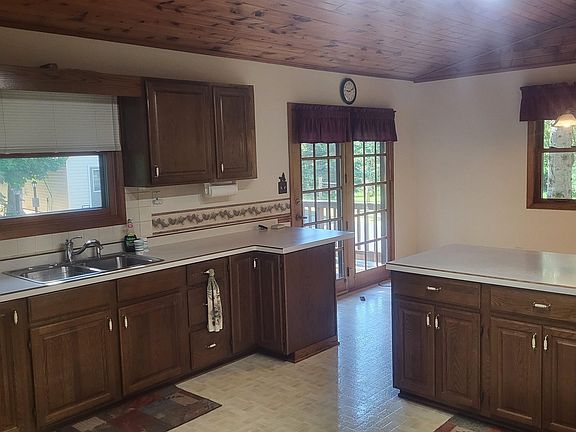 3rd image of 9332 Deer Lake Rd