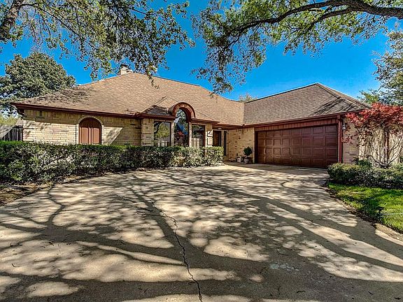 3rd image of 12110 Meadow Lake Dr