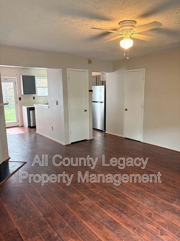 2 bed, 2.5 bath, 1160 sqft, $1,350 — Photo 3