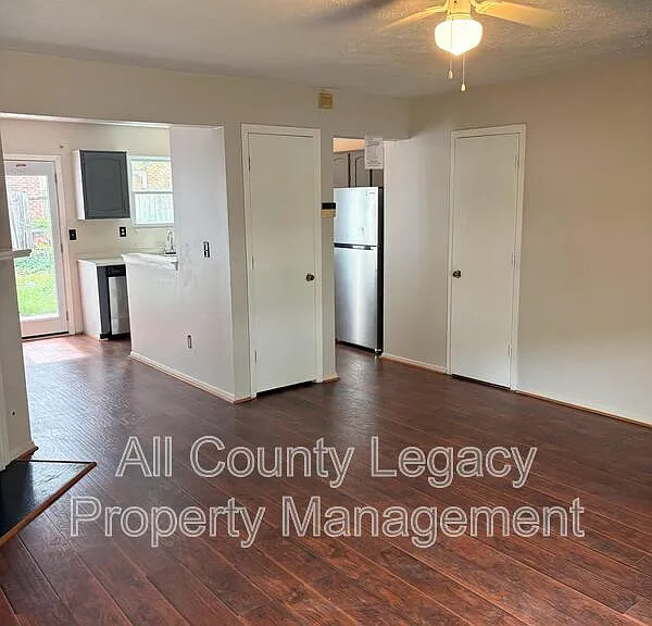 5774 Wells Cir — Photo 3