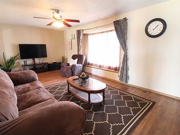 3rd image of 237 Windward Dr