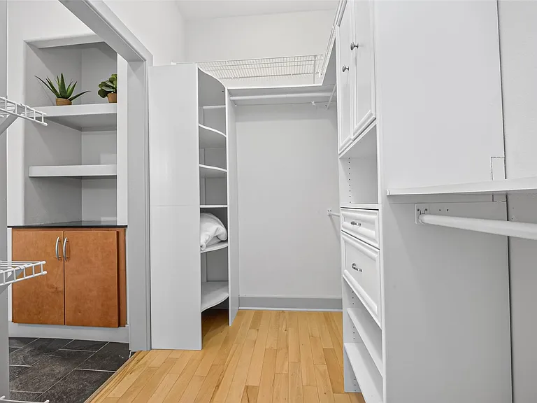 1901 Post Oak Blvd #3210 — Photo 16