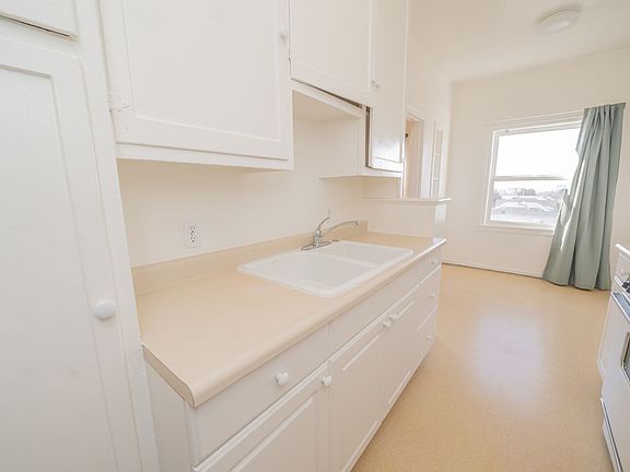 5th image of 5527 Shattuck Ave APT 305