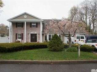 1 Martin St, Coram, NY 11727