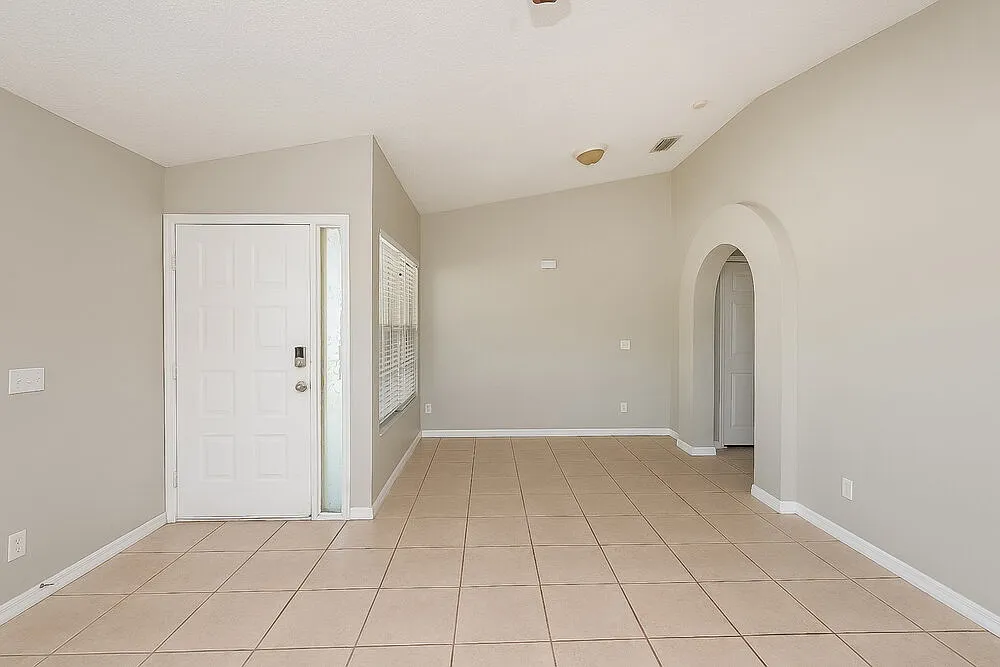 3 bed, 2.0 bath, 1465 sqft, $3,330 — Photo 4