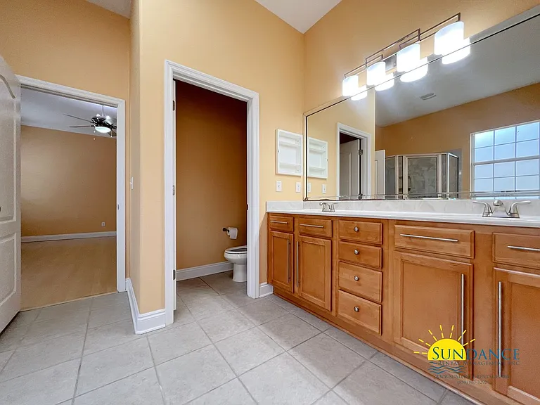 1548 Venice Ave — Photo 13