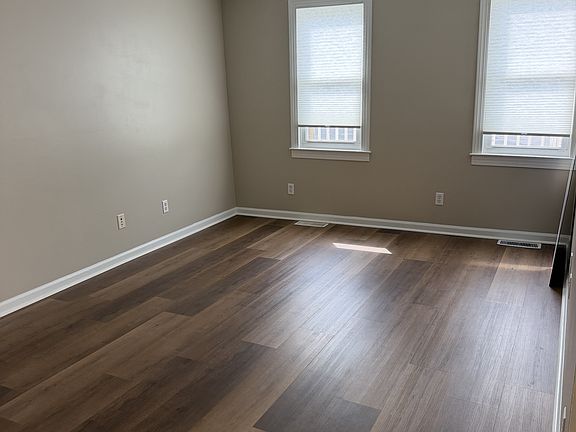 4th image of 111 E 9th St APT 1
