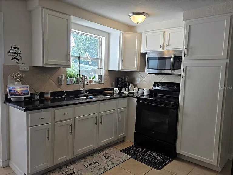 4823 Longwood Ave — Photo 13