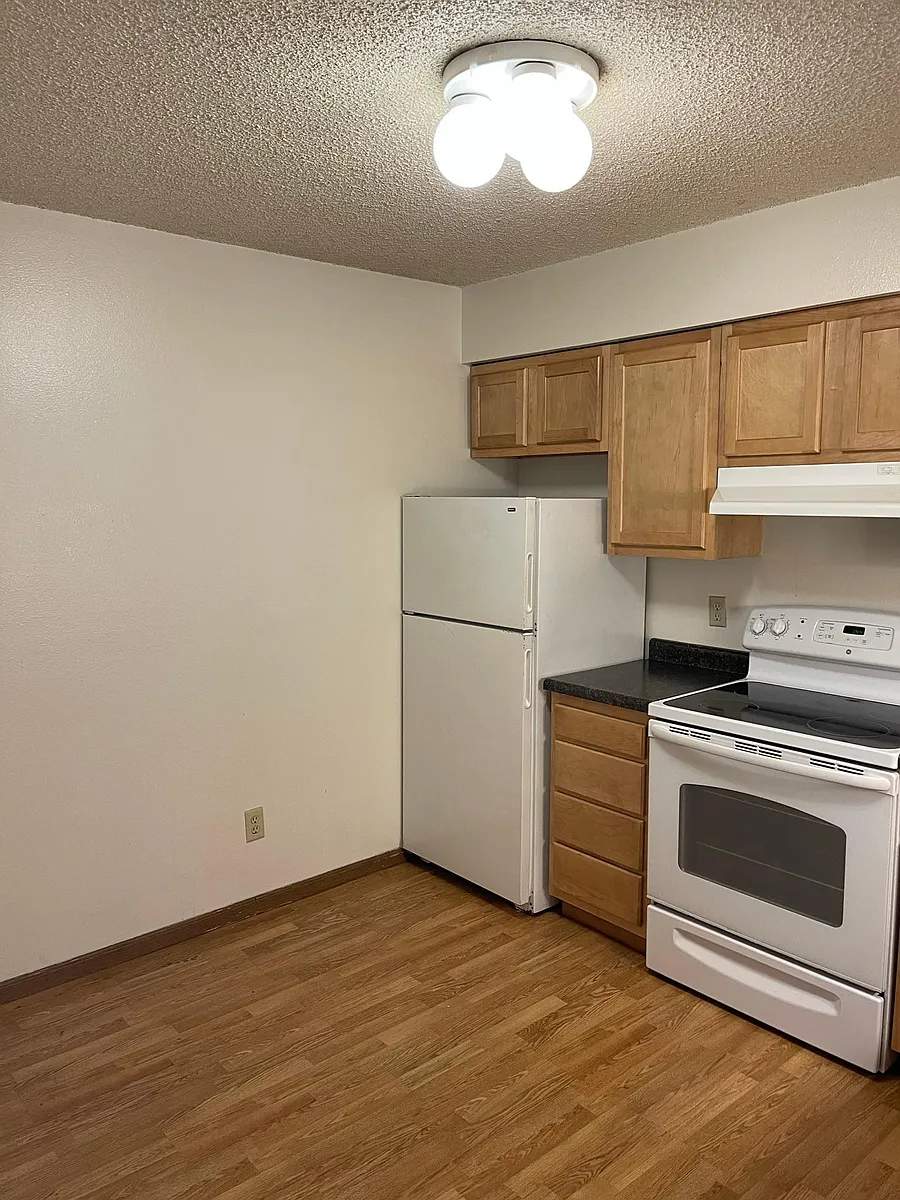 Building Photo - 650 S Johnson St #7-8