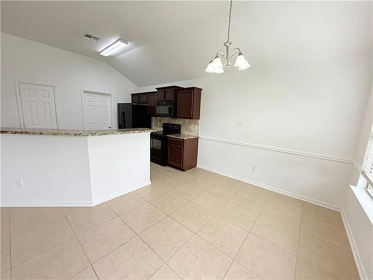 531 Parkfield Ln — Photo 10
